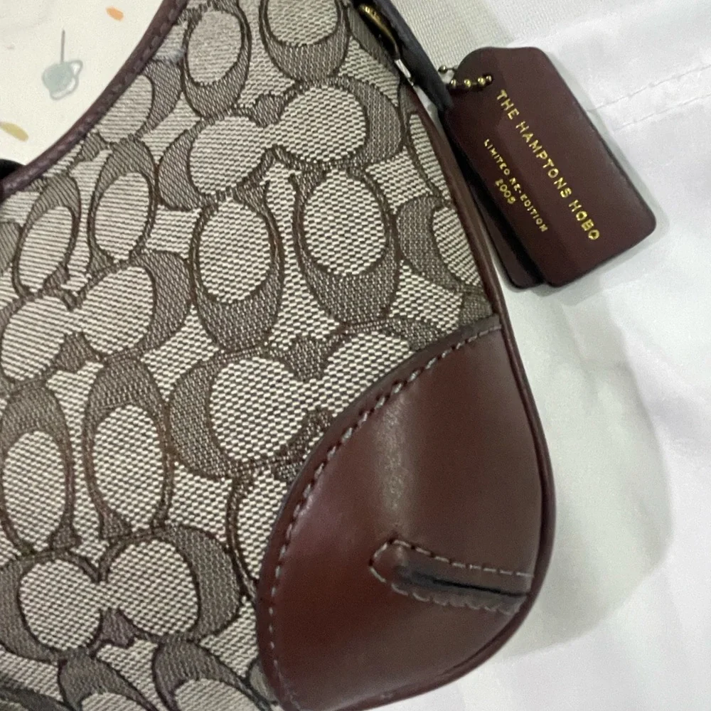 Coach dimensions l26